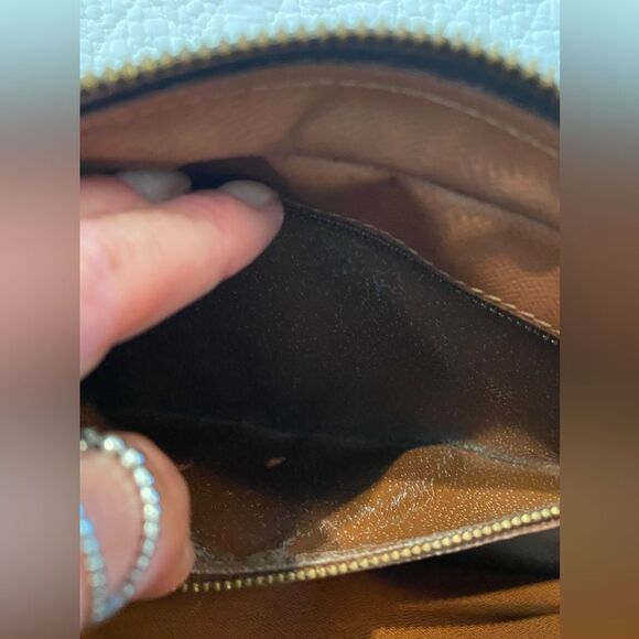 Auth LOUIS VUITTON Mono
Canvas Trocadero camera Crossbody. A rating MSRP $2700 - Picture 12 of 16